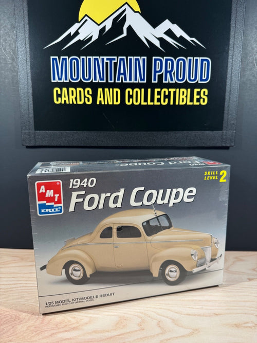 AMT: 1:25 Scale 1940 Ford Coupe Model Kit (Skill 2)