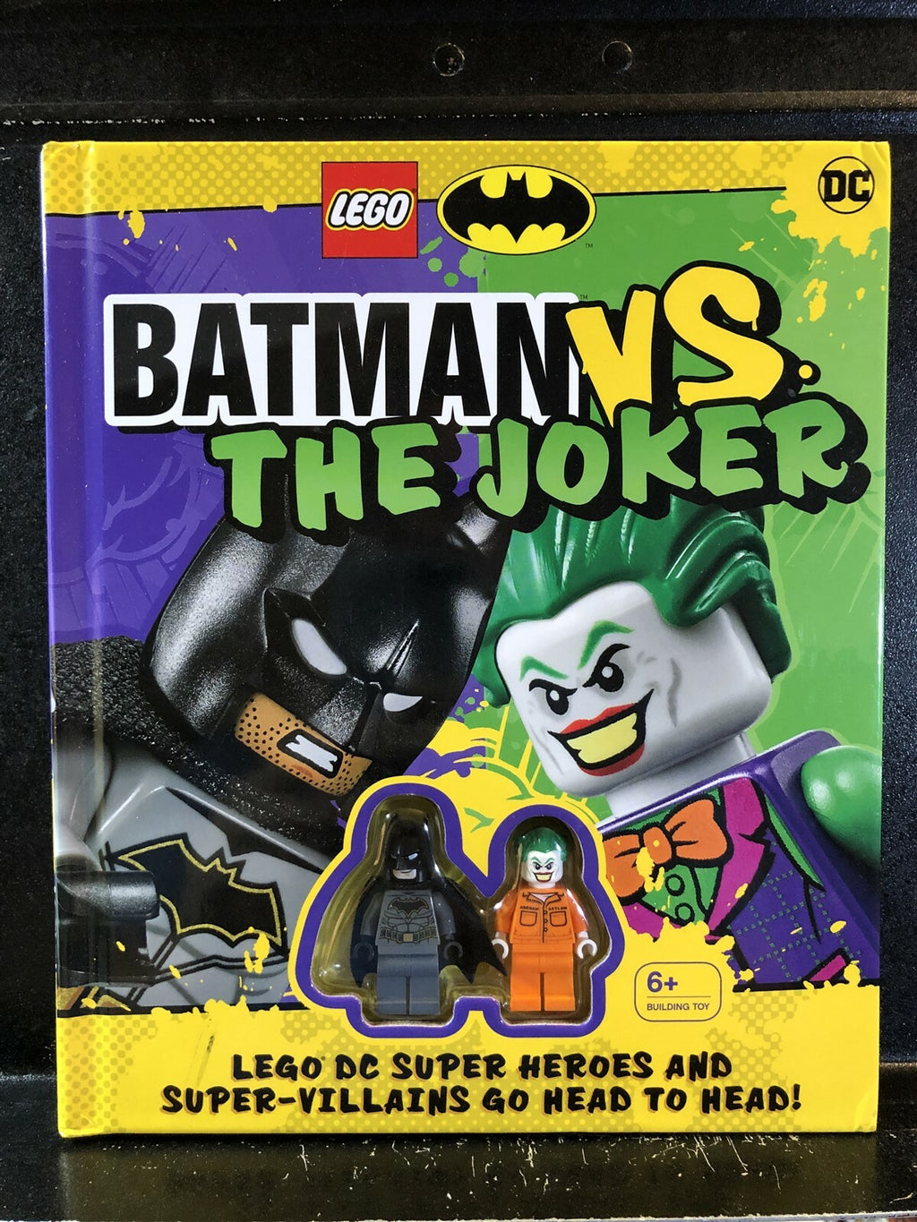 LEGO: Batman vs. the Joker w/ 2 Minifigures [Hardcover]