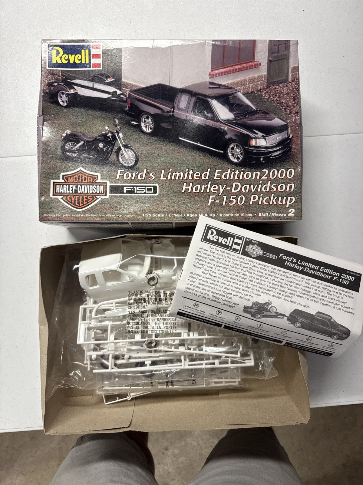 Revell: 1:25 Scale Ford's Limited Edition 2000 Harley-Davidson F-150 Pickup Model Kit