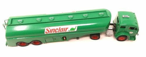 Atlantis: 1:48 Scale White Fruehauf Gas Truck Model Kit