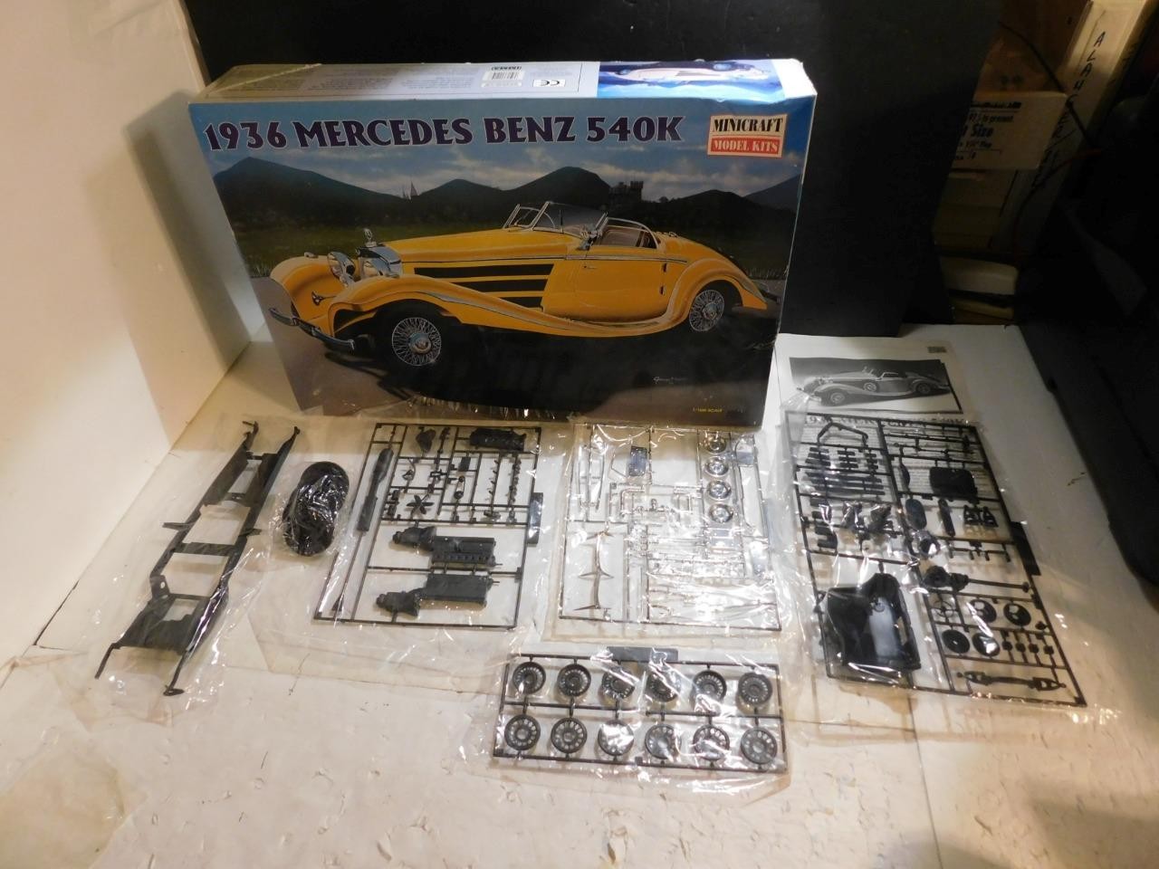 Minicraft: Model Kits - 1:16 Scale 1936 Mercedes Benz 540K Model Kit