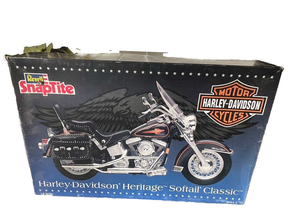 Revell: Snaptite - 1:8 Scale Harley-Davidson Heritage Softail Classic Model Kit