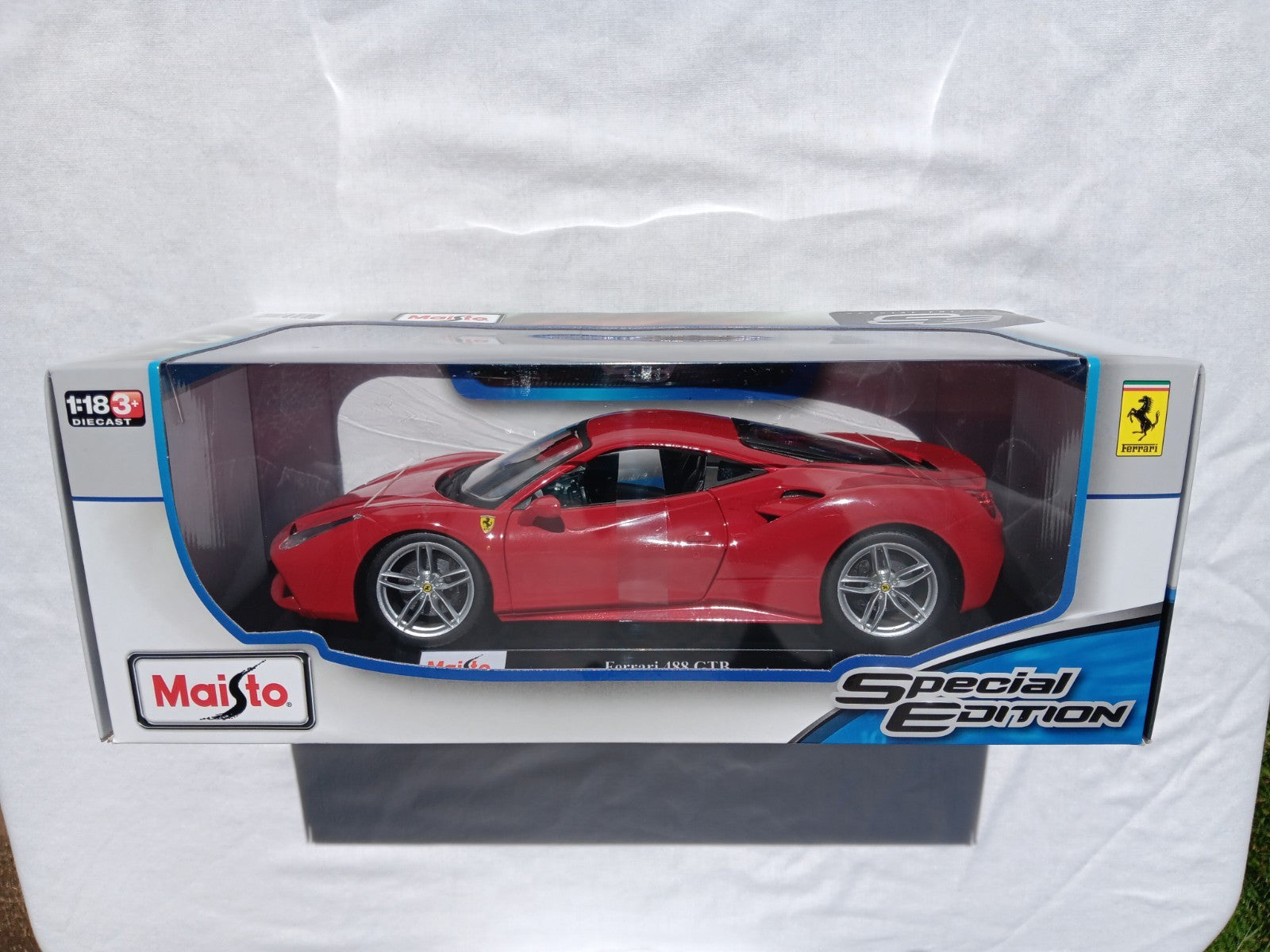 Maisto: 1:18 Scale Special Edition Diecast Ferrari 488 GTB