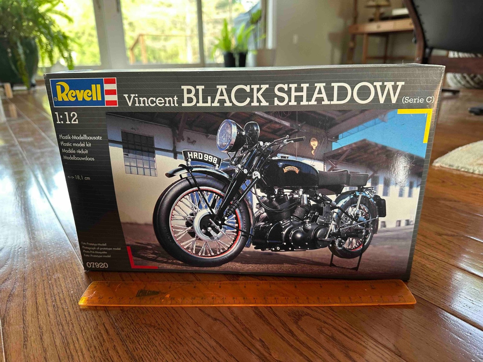 Revell: 1:12 Scale Vincent Black Shadow (Series C) Model Kit